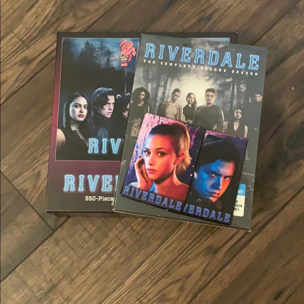 Riverdale Entertainment Set